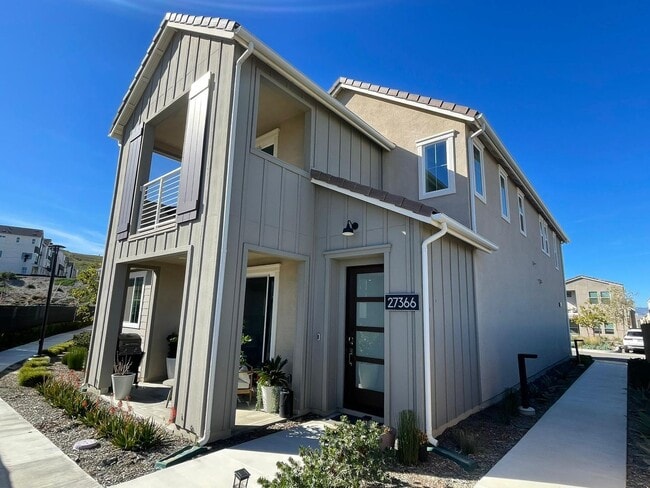 Building Photo - Newer 4BR Valencia Home in Solaire | Pool Community | Prime Location