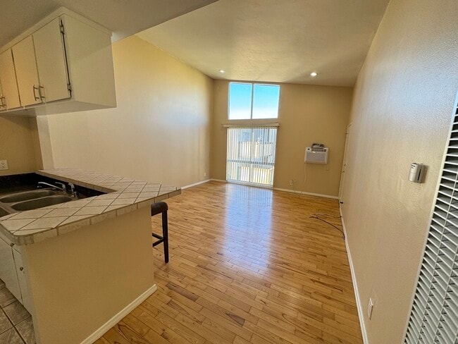 Building Photo - 808 Coriander Dr Unit B