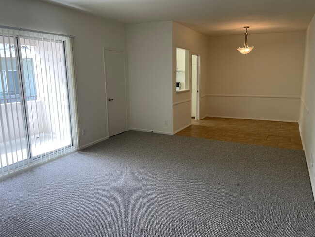 Photo - 1122 S Clark Dr Unit 6