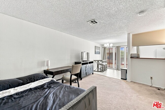 Building Photo - 3600 Bagley Ave Unit 107