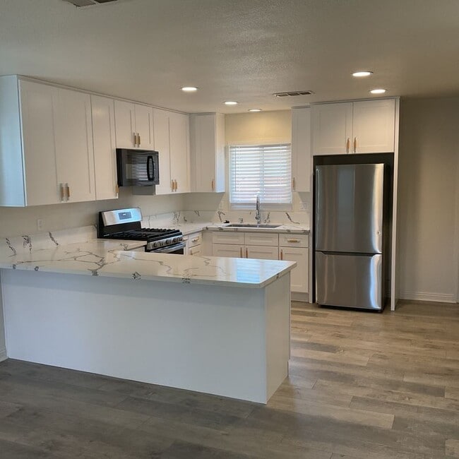 Photo - 816 W G St