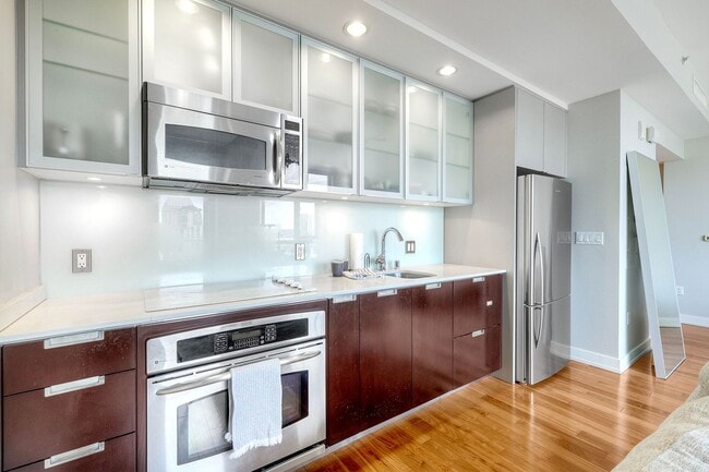 Building Photo - San Diego Downtown Gaslamp Quarter Furnished Studio -Available NOW! Unit #1109