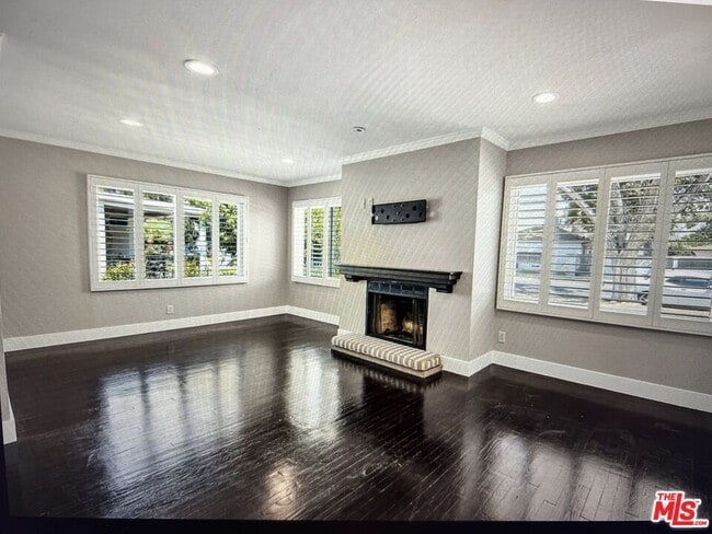 Building Photo - 18148 Hartland St Rental