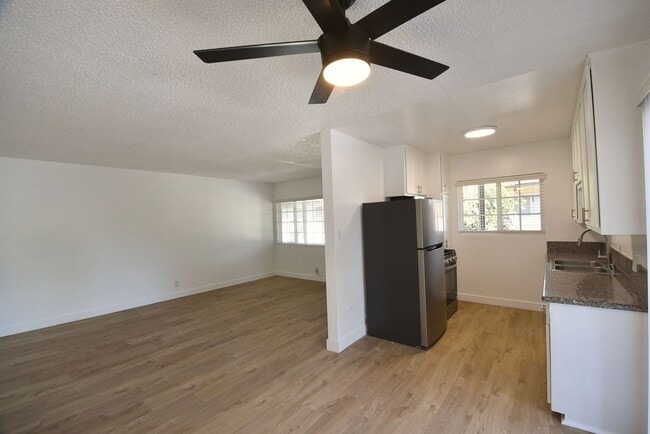 Photo - 5734 Hazeltine Ave Unit 06