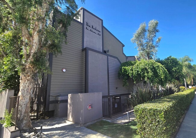 Building Photo - 1116 E Palmer Ave