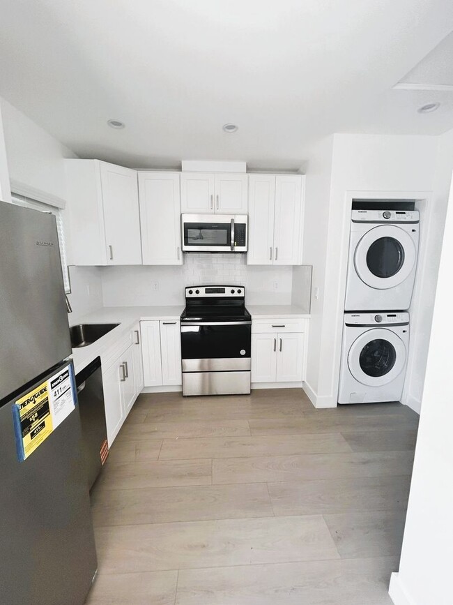 Photo - Eldora, 10313-10321 1/2 Unit 10319 1/2 Eldora Rear ADU Rt