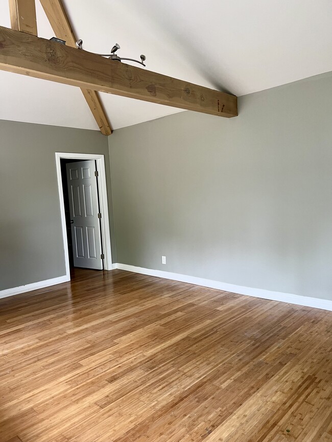 Photo - 10748 Charnock Rd