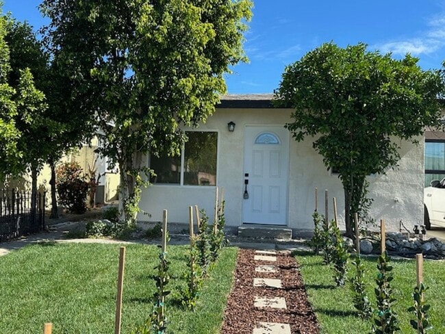 Building Photo - Brand New 1+1  ADU