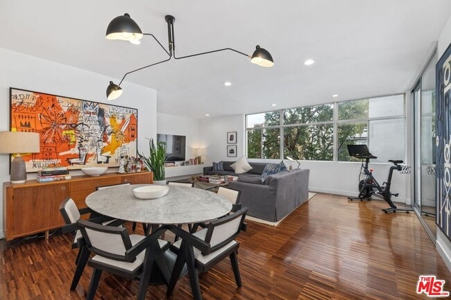 Building Photo - 7960 Selma Ave Unit 209 Rental