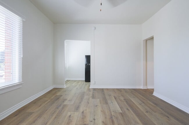 Photo - Harvard Apartments
