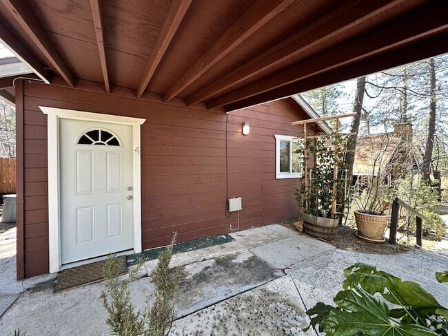 Building Photo - 54365 Pine Crest Ave Rental