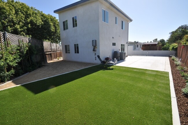 4BD/2BA, Separated Yard and Parking! - 4BD/2BA, Separated Yard and Parking! Townhome