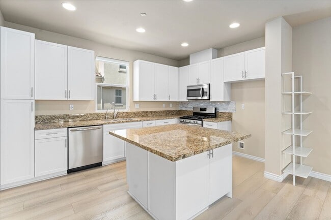 Photo - 2651 W Lincoln Ave