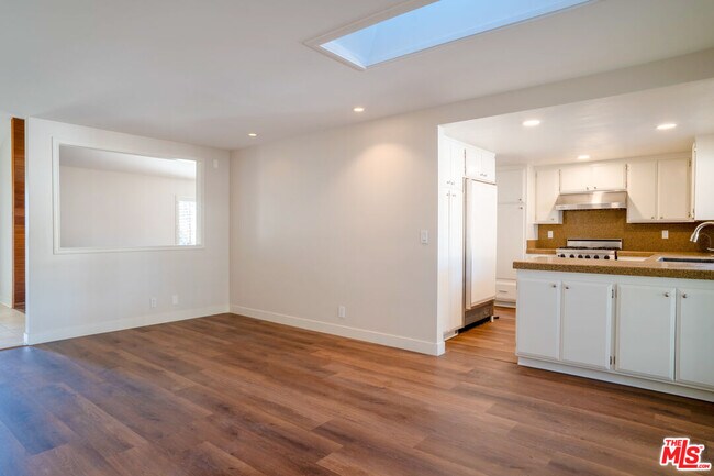 Photo - 233 Longfellow St