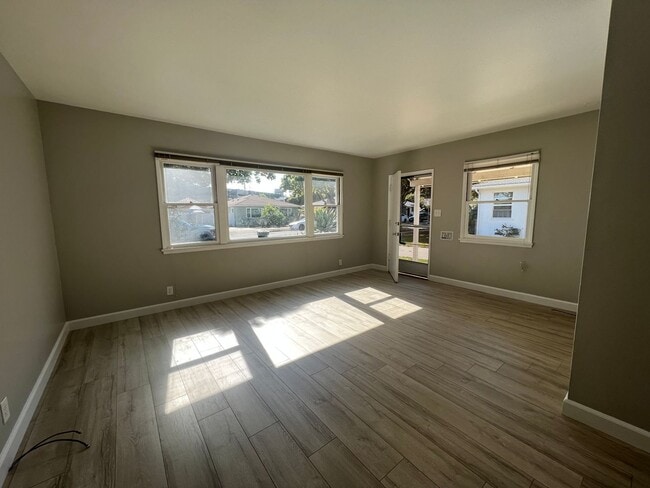 Photo - One Bedroom, Super Cute! Midtown duplex unit
