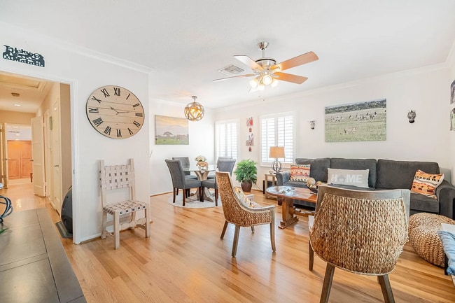 Building Photo - 2120 N Valley St