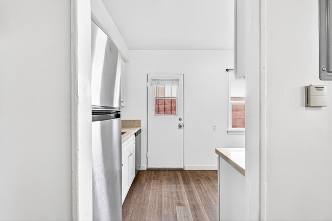 Photo - 636 Linden Ave Unit 09