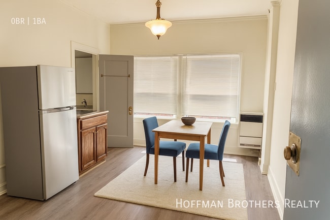 Building Photo - 246 S Kenmore Ave