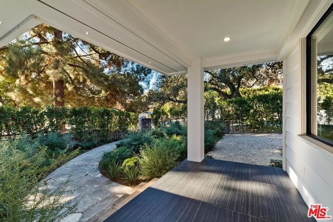 Photo - 2400 Glendower Ave