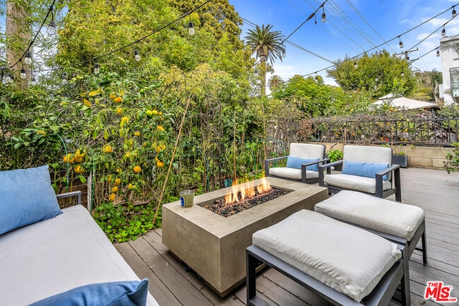 Photo - 718 Marine St