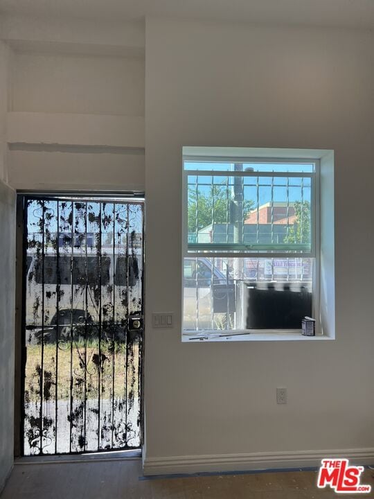 Building Photo - 1009 W 46th St Rental