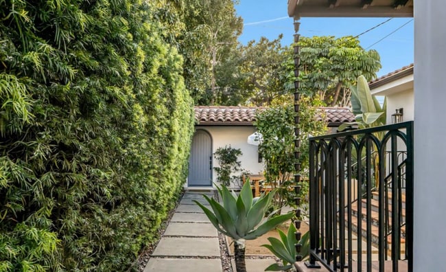 Building Photo - 2641 Military Ave