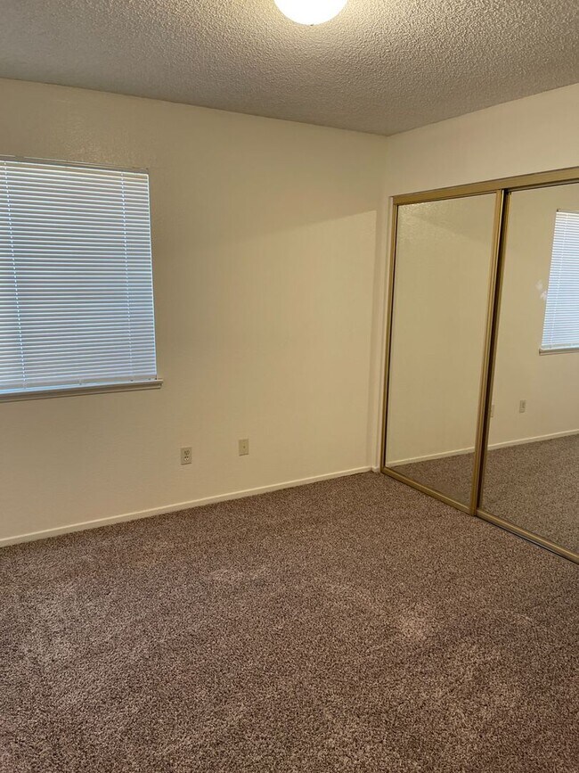Photo - 4 BEDROOM APPLE VALLEY HOME ON CUL DE SAC!