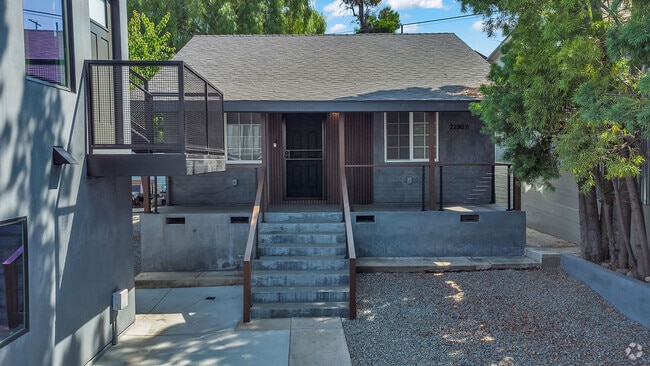 Building Photo - 2230 Fargo St Rental