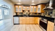 Photo - 2183 Argyle Ave