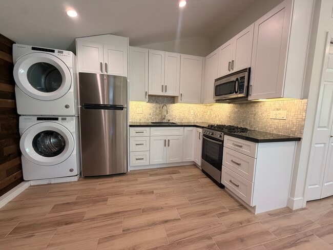Photo - 7539 Royer Ave