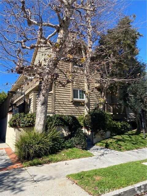 Building Photo - 3127 Bagley Ave Unit 204 Rental