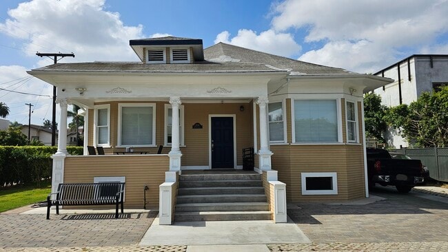 Building Photo - 2084 W 24th St