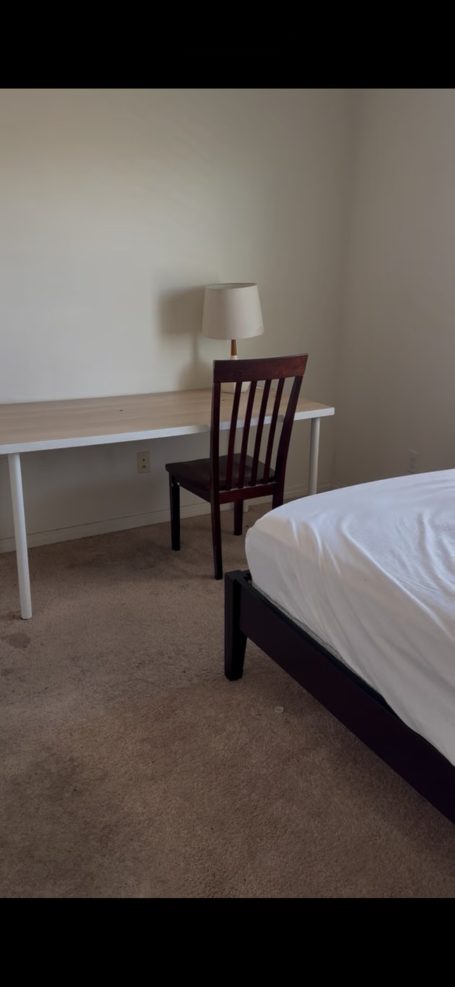 Photo - 14925 Shoreham St