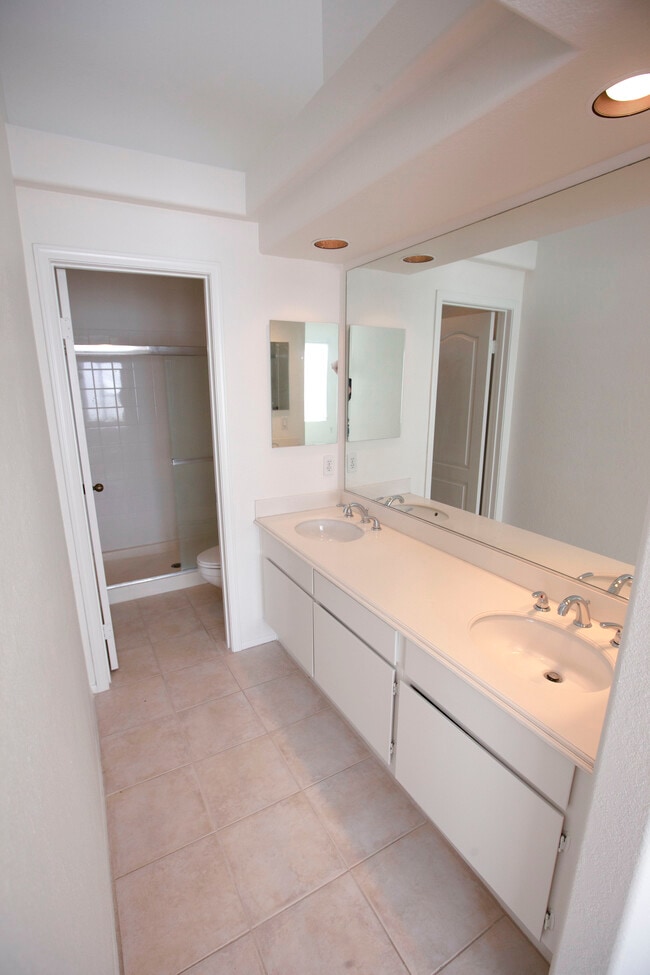 Master bath - 12926 Carmel Creek Rd Unit 43