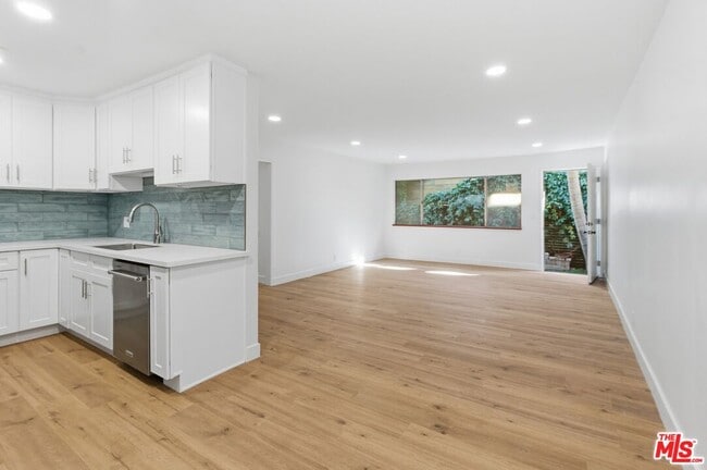 Building Photo - 614 6th Ave Unit 2