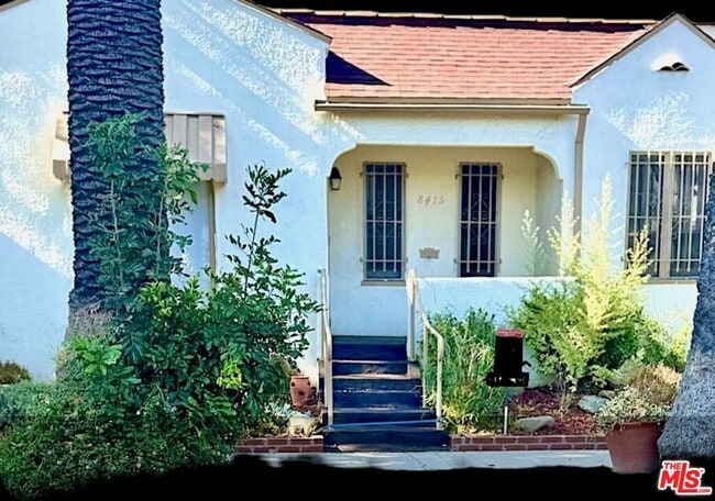 Building Photo - 8415 Rosewood Ave Rental