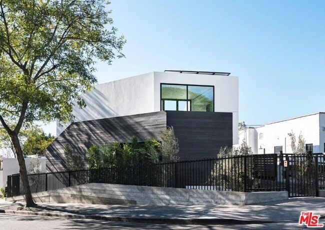 Photo - 857 Hilldale Ave