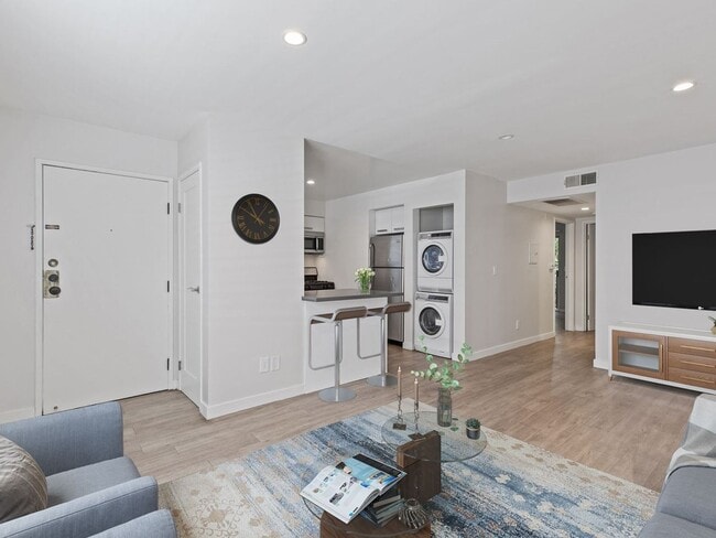 Photo - 810 Crenshaw Blvd