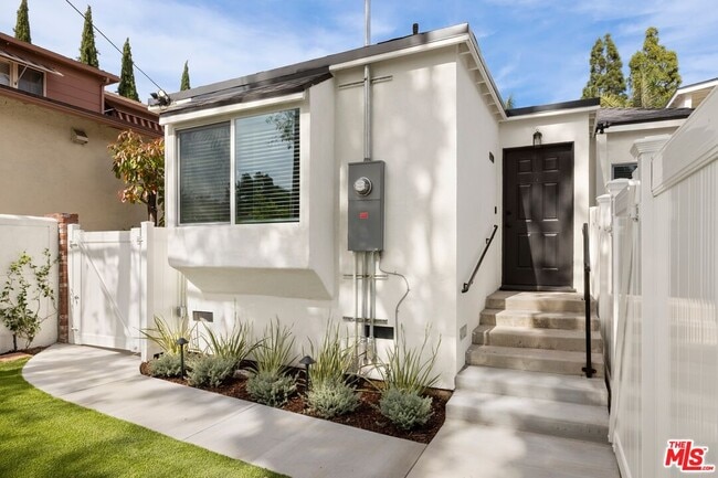 Building Photo - 1511 Selby Ave Unit 1511 1/2