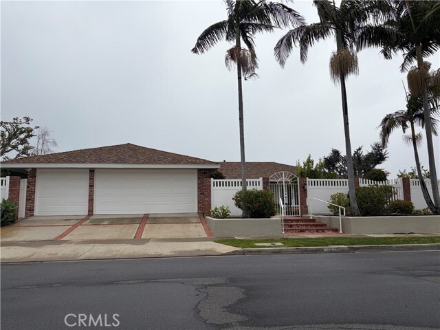 Building Photo - 1901 Altura Dr