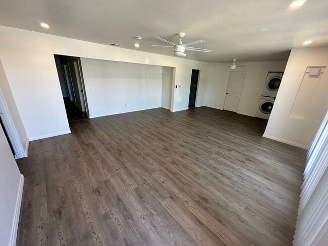 Photo - Large House on Dorothy Dr! (Lease out, pen...