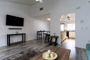 Photo - 517 S Hewes St Townhome