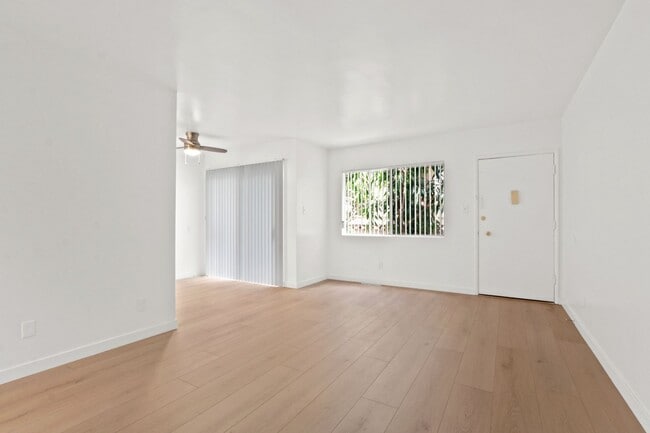 Photo - 1550 S Saltair Ave Unit 2