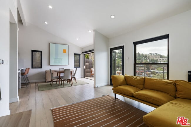 Photo - 3923 Fernwood Ave