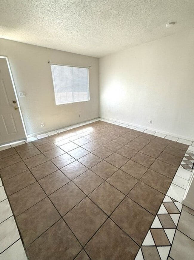 Building Photo - Spacious Guadalupe Studio Unit 4518E
