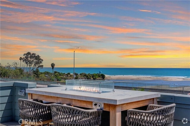 Building Photo - 1417 Doheny Way Rental