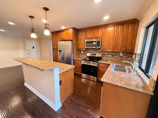 Building Photo - Beautiful 2 bedroom, 2 full bath condo in ... Unit B23