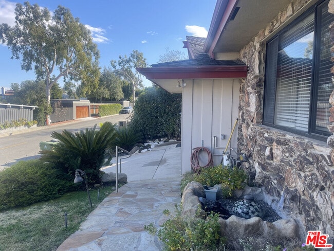Photo - 2027 Westridge Rd