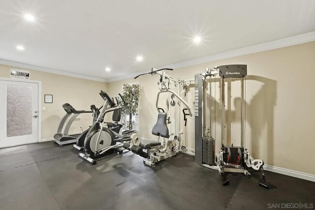 Building Photo - 800 N Mollison Ave