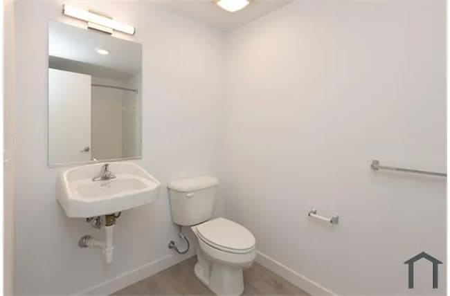 Photo - Gorgeous 1 bed/1 bath and Studio units ~ LA City Section 8 Voucher Accepted!